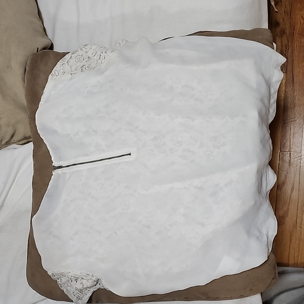 H&M lace top - Picture 3 of 3